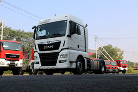 不愧是柴油卡车的鼻祖 这台曼恩TGX的发动机竟是双级涡轮增压器