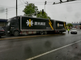 中置轴货车真的很难开吗?看看老司机是怎么做的