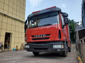 车身尺寸只有5米2,实拍依维柯Eurocargo小型泡沫消防车