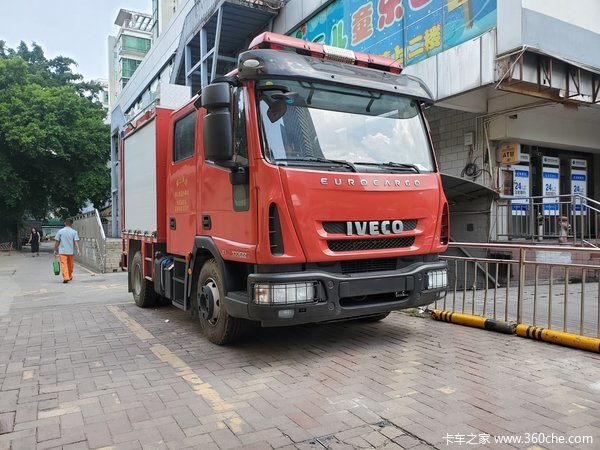 车身尺寸只有5米2,实拍依维柯Eurocargo小型泡沫消防车
