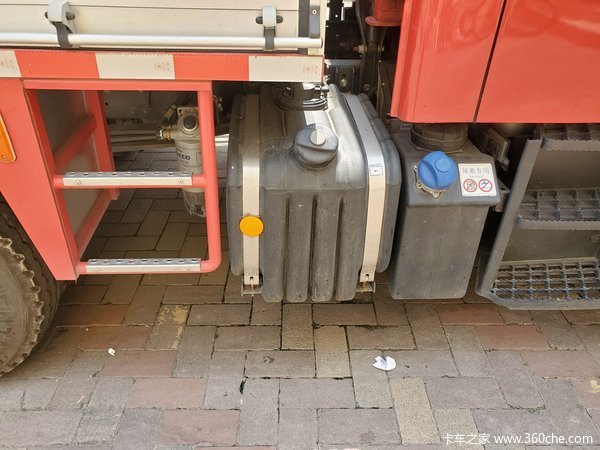 车身尺寸只有5米2，实拍依维柯Eurocargo小型泡沫消防车