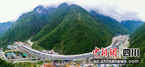 四川:因施工需要雅康高速公路泸康段将双向交通管制
