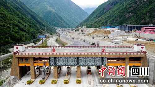 四川:因施工需要雅康高速公路泸康段将双向交通管制