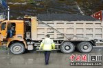 宝兴：开展货车违法整治 查非法改装4起