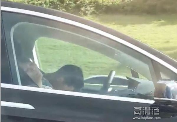 自动驾驶让司机放肆沉睡 特斯拉:今后必须定期扭转方向盘