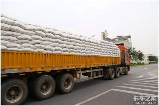 容易被忽视的群体 这就是卡车人的生活