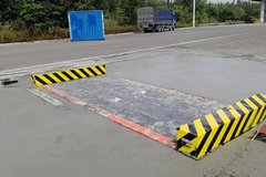 �ӱ����г������ڲ�ͣ�����ذ�װ���