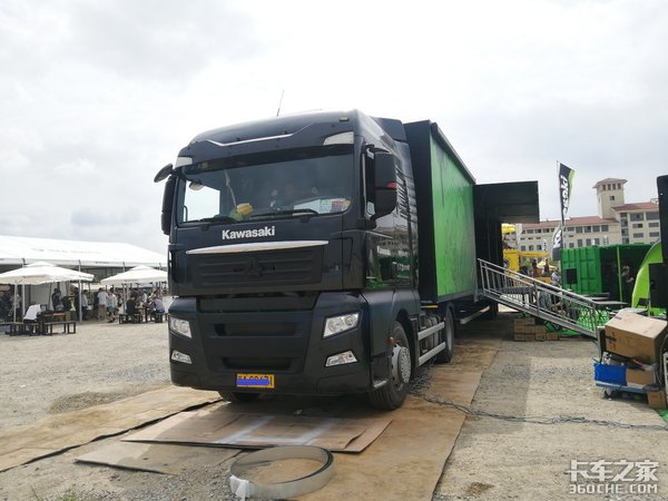 月入过万,拉赛车的卡车司机太舒服了吧