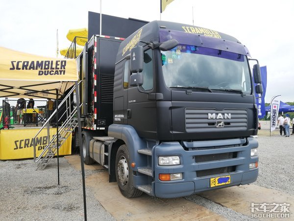 月入过万,拉赛车的卡车司机太舒服了吧