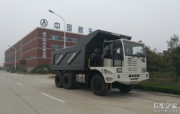 阅兵场上的军车就数它威风，泰安航天特种导弹运输车了解一下