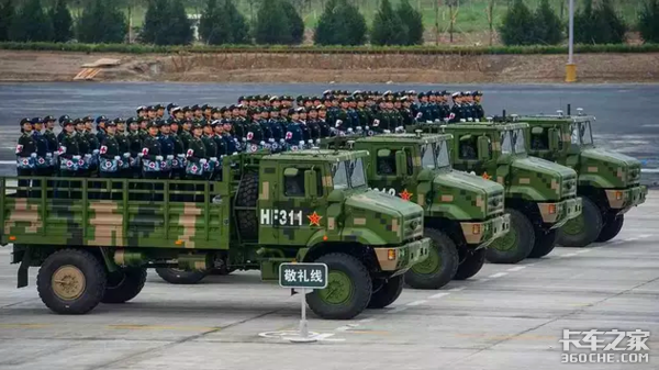 三代军用越野车，谁才是阅兵场上的明星