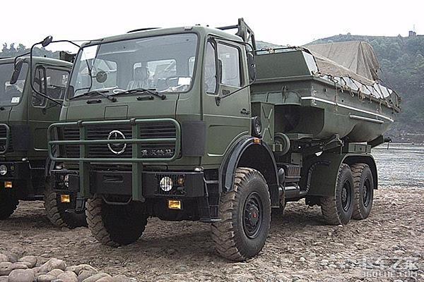 三代军用越野车，谁才是阅兵场上的明星