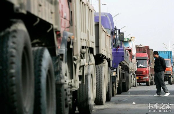 40岁了还在开货车，我还要继续坚持下去