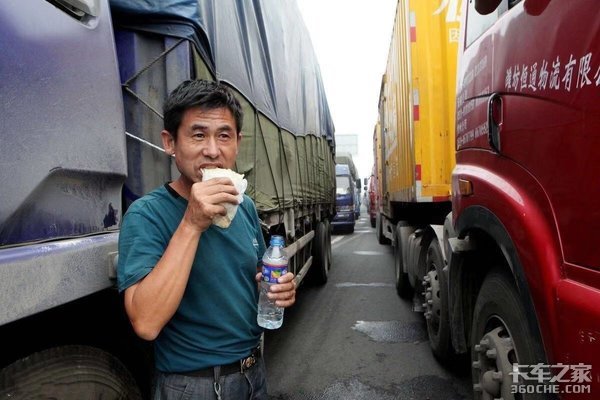40岁了还在开货车，我还要继续坚持下去