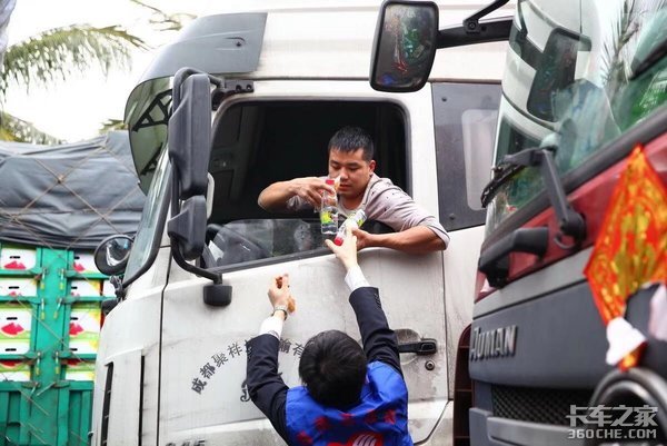 40岁了还在开货车，我还要继续坚持下去