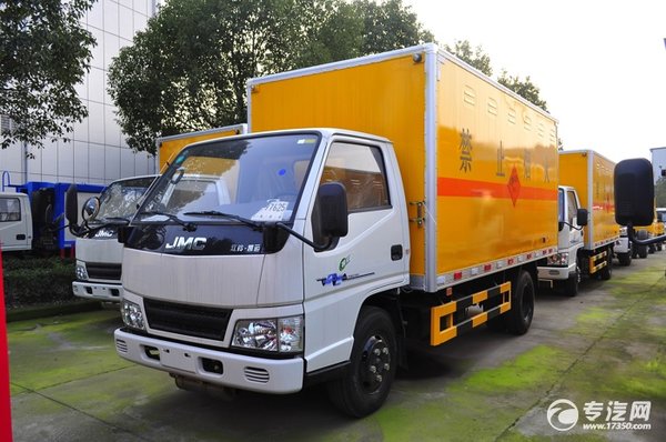 危险品运输车 都需安装哪些危险标识？