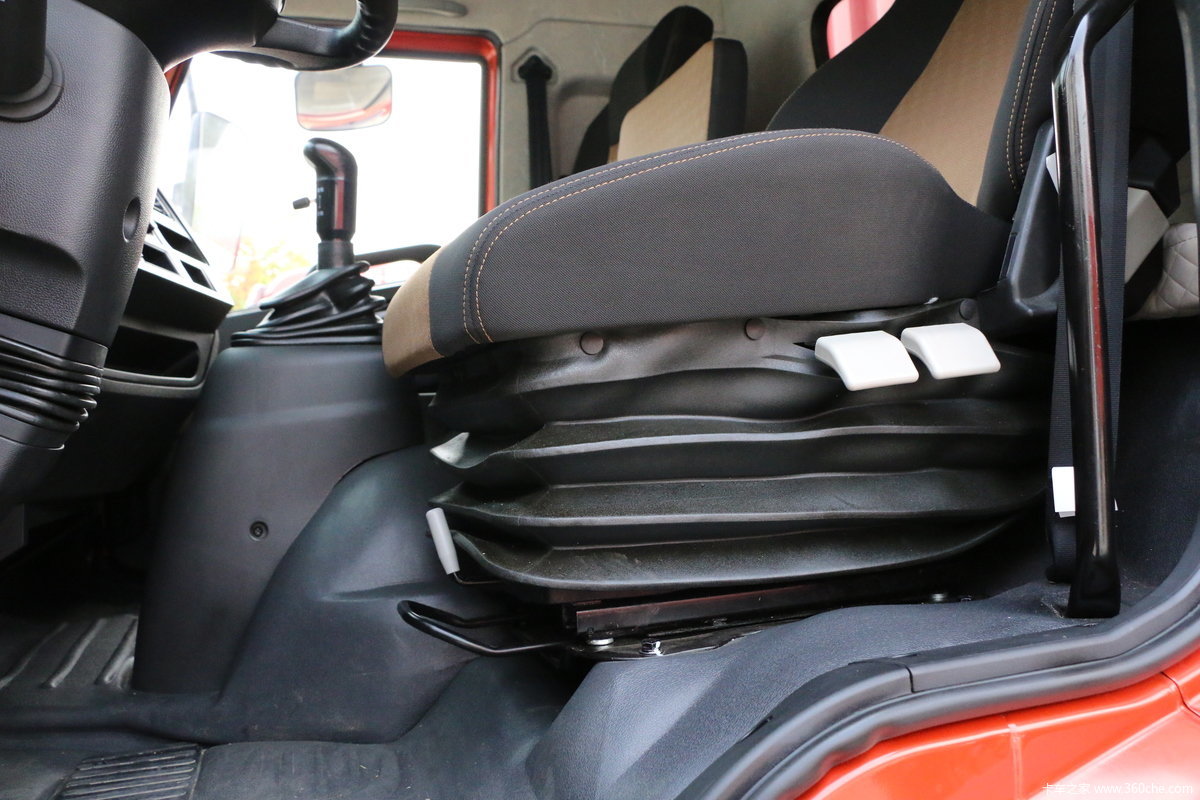 【图】驾驶室大不同 龙v2.0和龙vh2.