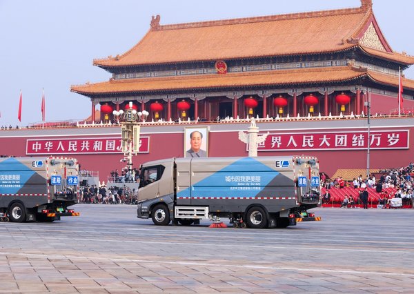 比亞迪T8純電動洗掃車服務(wù)國慶盛世大典