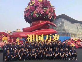 国家主题彩车、年号车 100%全部使用欧曼超级重卡底盘