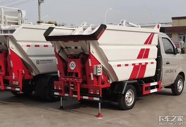 后高位翻轉(zhuǎn)掛桶垃圾車(chē)，請(qǐng)開(kāi)始你的表演