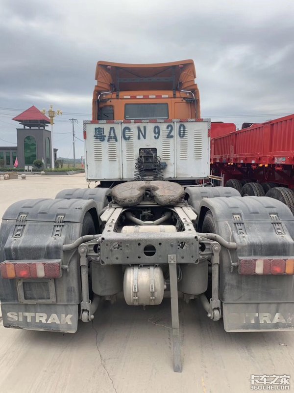 汕德卡LNG 8气囊牵引车 保准你没见过!