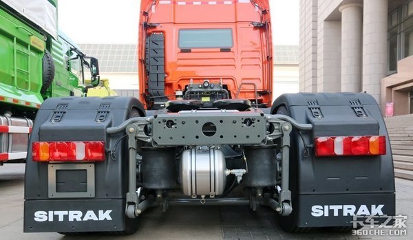 汕德卡LNG 8气囊牵引车 保准你没见过!