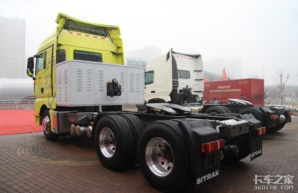 汕德卡LNG 8气囊牵引车 保准你没见过!