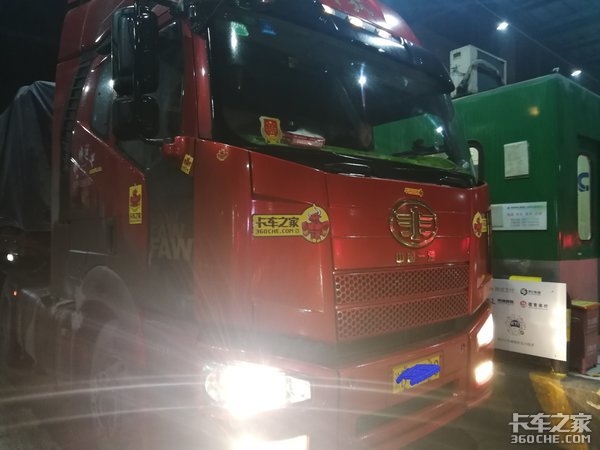 卡车司机的难言之隐:我也不想疲劳驾驶