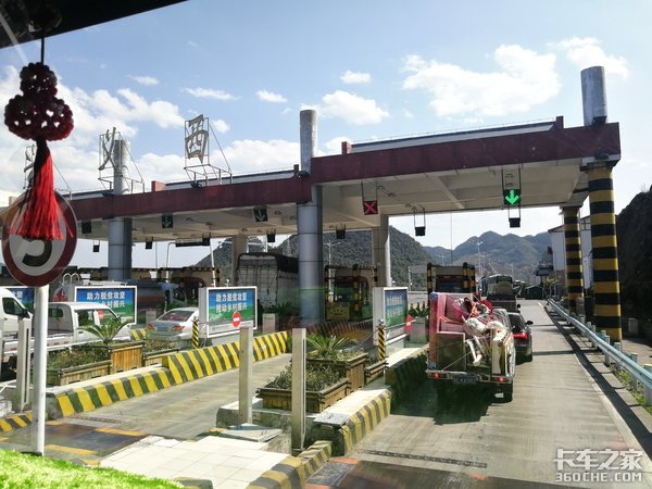 卡车司机的难言之隐:我也不想疲劳驾驶