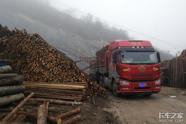 卡车司机的难言之隐:我也不想疲劳驾驶