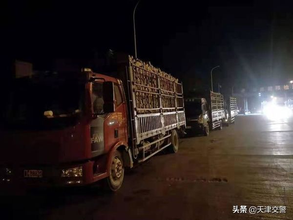 武清交警联合治超 10月查货车超载33起
