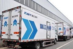 ��ҵ������զ�ƽ��й�����������ϵ����