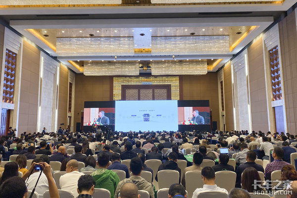 聚焦丨甲醇新能源! 商用车展览会迎来新风口,纯电动对手来了!