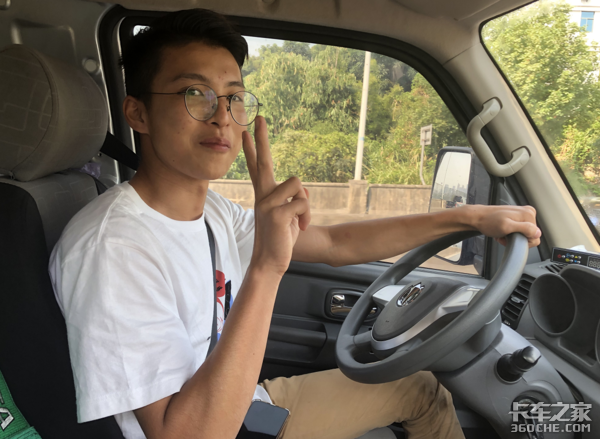 辍学00后的卡车梦:开着大货车的大将军