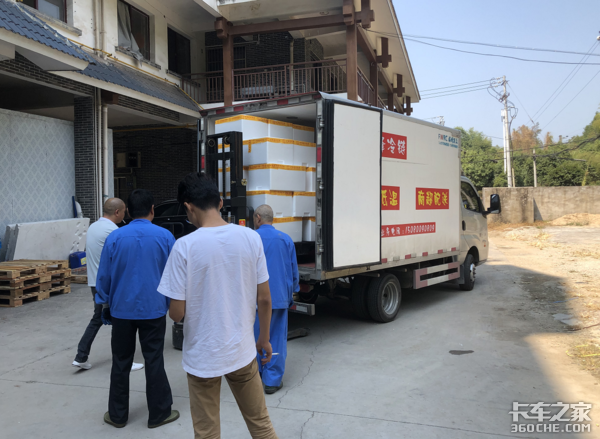 辍学00后的卡车梦:开着大货车的大将军