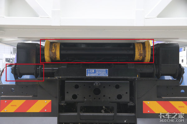 和甩挂一样方便 图说重汽可卸式环卫车