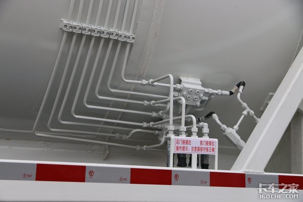 和甩掛一樣方便 圖說重汽可卸式環(huán)衛(wèi)車