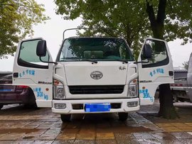 五十铃100P经典造型，解放霸铃轻卡：做城乡结合部最靓的仔