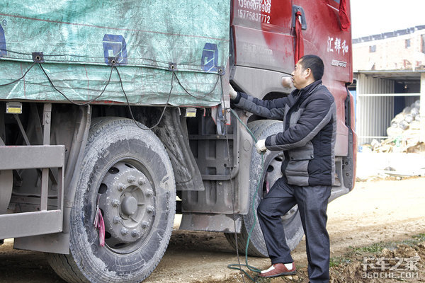 ��ͬ�У�����·����ֹ�����ͻ���ͨ�У�