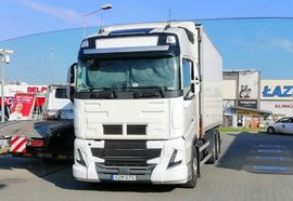 大灯前脸改动很大!沃尔沃FH迎来新款车型 路试车波兰曝光