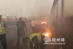 高速行车途中车窗抛烟头 结果货箱起火