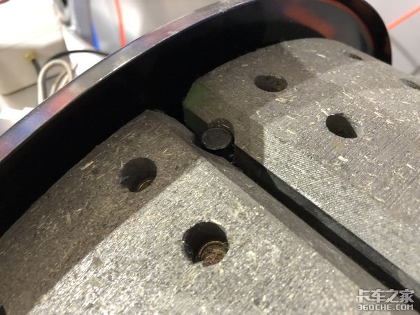 盘刹气囊桥+磨损报警+轮端里程表 华劲车桥携新品亮相武汉车展