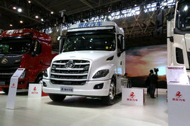 【中国商用车展】柳汽长头T7够狠！国六上来就是560马力+AMT+气囊桥