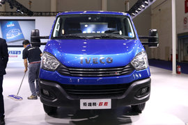 配空气悬架、宝马同款8AT变速箱 依维柯欧胜专业底盘实拍