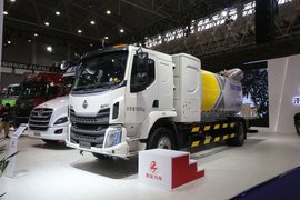 【中国商用车展】:纯电动100%零排放 新乘龙M3抑尘车