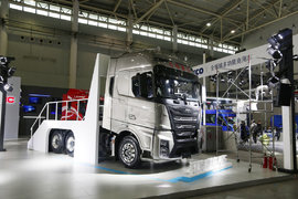 【中国商用车展】江铃威龙HV5：内饰不输轿车！ 我还有国六、AMT车型