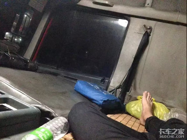 踏进卡车那一刻,愿我们的初心依然热忱