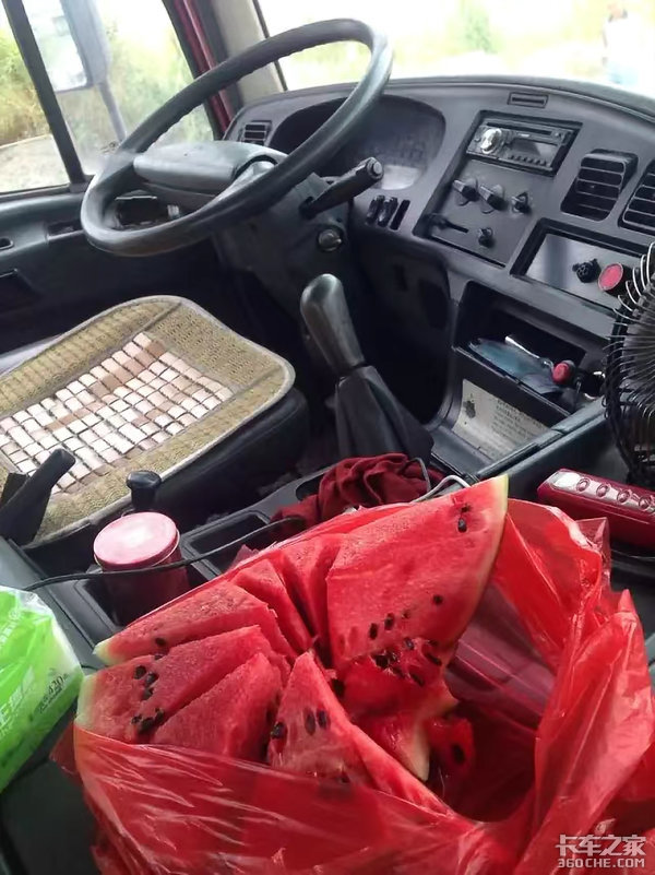 踏进卡车那一刻,愿我们的初心依然热忱