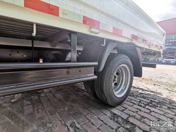 玉白涂装靓丽典雅，小康动力超大空间，开着双排座缔途GX，巴适！