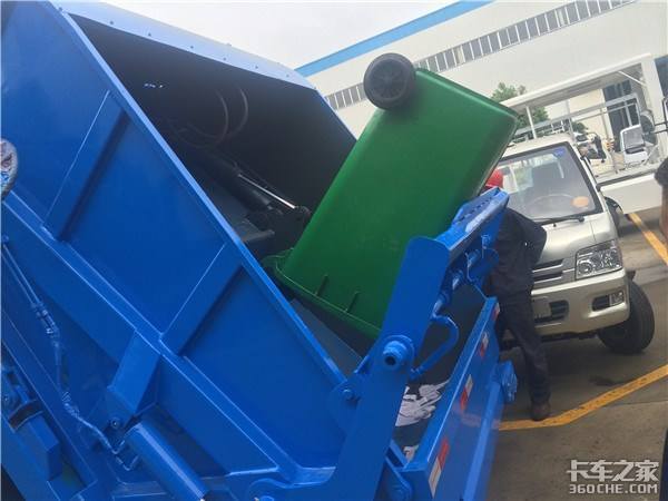 兩種壓縮式垃圾車，看完不再傻傻分不清